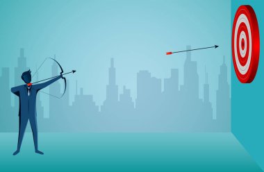 kırmızı dairenin ortasında hedefe bir ok atarak duran işadamı.