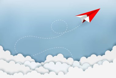 iş başarı kavramı, Kağıt uçak bulut arasında gökyüzünde uçan kırmızı