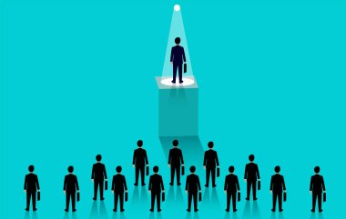 Işıkta duran işadamları, el feneri parlıyor