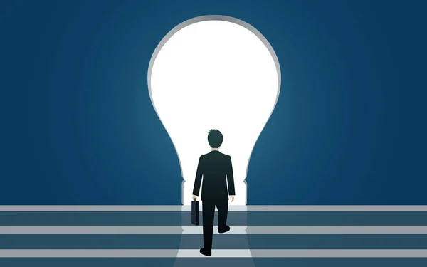 Geschäftsleute gehen auf die Glühbirne zu. Menschensilhouette gegen blaue Wand — Stockvektor