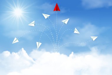 kağıt uçak kırmızı ve beyaz rekabet bulut arasında gökyüzüne kadar hedef gitmek.