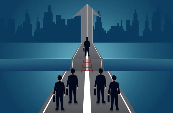 Empresarios compiten van en la carretera hay una brecha entre el camino con flechas para apuntar al éxito de la meta — Vector de stock