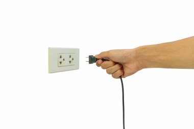 beyaz bir arka plan izole elektrik fişi tutarak el. Con