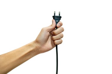 beyaz bir arka plan izole elektrik fişi tutarak el. Con