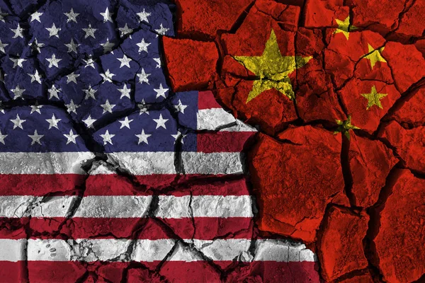 Trade war between United states of america VS China . flag on cracked wall background . Confliction and crisis concept — Stock Photo, Image