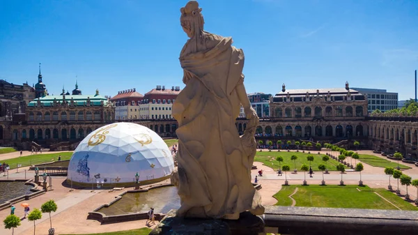 Zwinger avlu heykel dresden