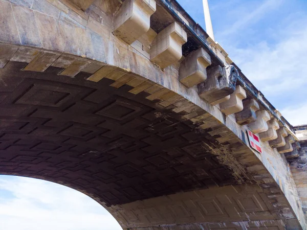 Dresden elbe köprüsü yakın
