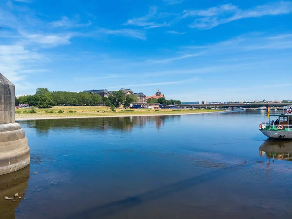 Dresden elbe köprü cruise tekne yakın çekim