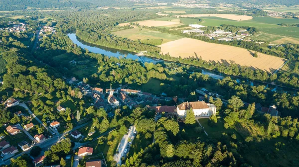 chateau Pont-d'Ain nehir köprüsü drone panoramik görünümü