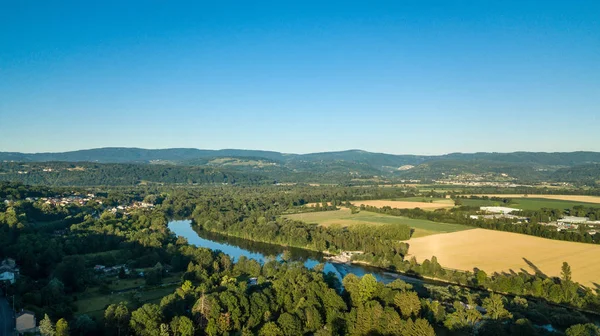alan gökyüzü köy ağaçları drone nehir