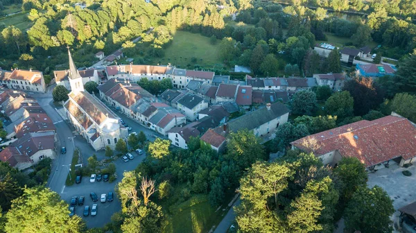 eglise de l'Assomption Pont-d'Ain köyü geri drone