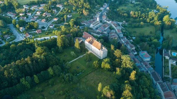 şato Pont-d'Ain nehir köprüsü kale köy yukarıda drone