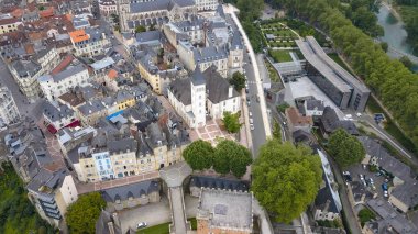 Pireneler Şehir Pau Kalesi ve Kilisesi drone