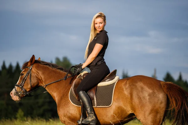 Outdoor Shot Beauty Blond Woman Riding Horse Daytime Young Woman — Stock Photo, Image