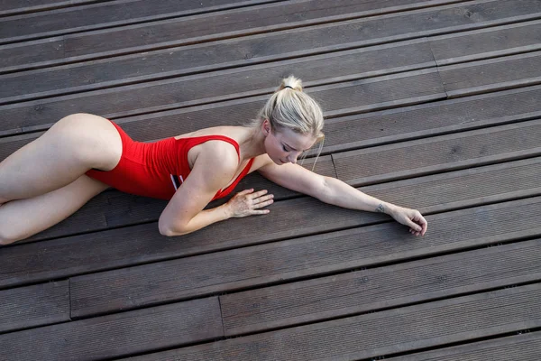Retrato Mujer Rubia Belleza Con Cuerpo Deportivo Con Traje Baño —  Fotos de Stock