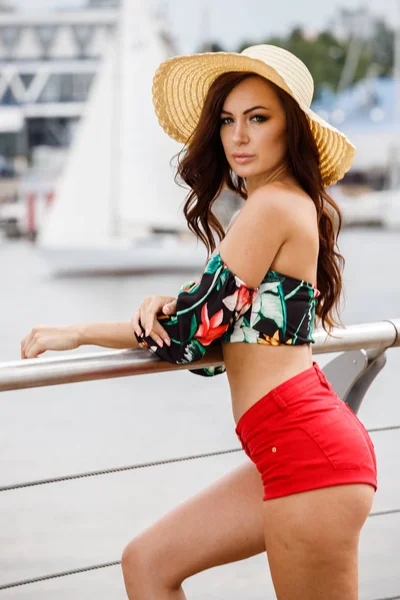 Outdoor Portret Van Schoonheid Brunette Model Kleurrijke Zomer Kleding Mooie — Stockfoto