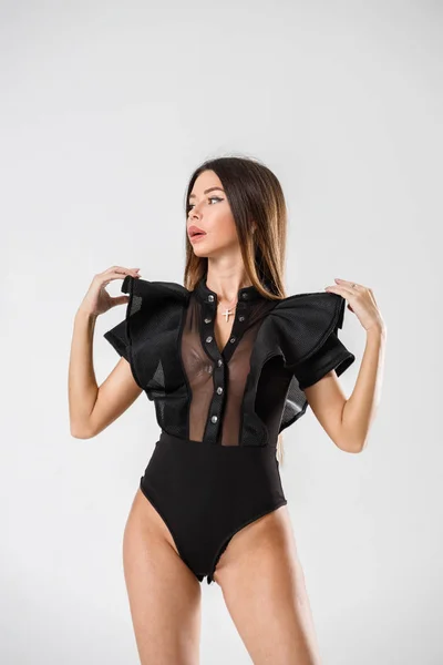 Mode Studio Portret Van Mooie Vrouwelijke Model Zwarte Kleding Jonge — Stockfoto