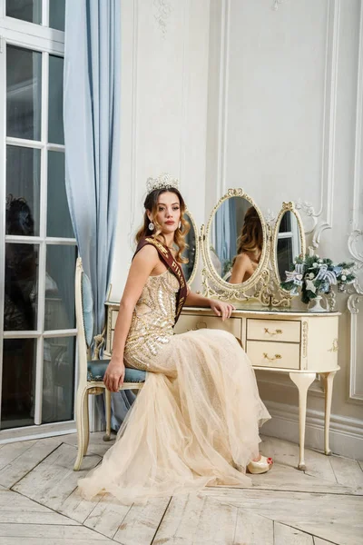 Portrait Beauty Brunette Model Beige Dress Sitting Decorated Luxury Interior — Stock Photo, Image