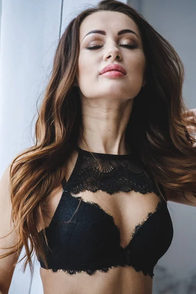 Portret Van Mooie Brunette Vrouw Zwarte Lingerie Die Zich Voordeed — Stockfoto