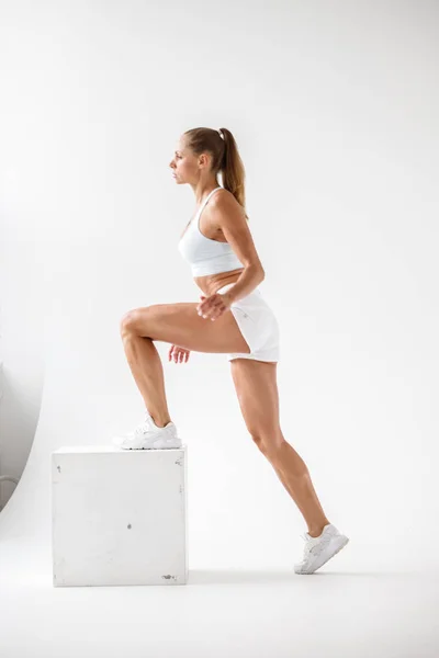 Estudio Tiro Mujer Joven Deportiva Ropa Deportiva Modelo Belleza Haciendo — Foto de Stock