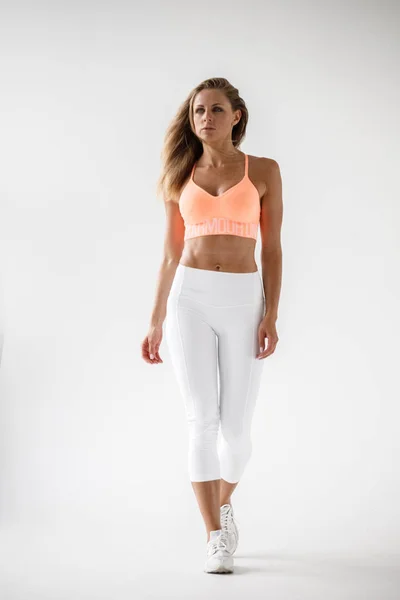 Studio Plan Jeune Femme Sportive Vêtements Sport Modèle Beauté Debout — Photo