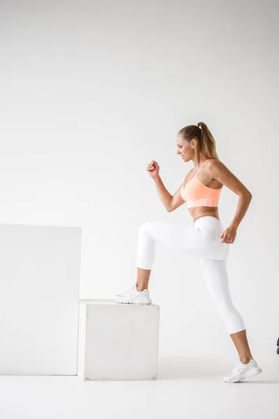 Estudio Tiro Mujer Joven Deportiva Ropa Deportiva Modelo Belleza Haciendo — Foto de Stock