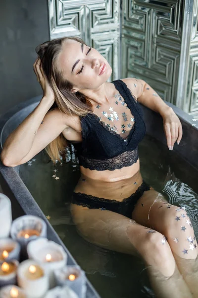 Close Portret Van Schoonheid Jonge Vrouw Zwarte Lingerie Poseren Moderne — Stockfoto