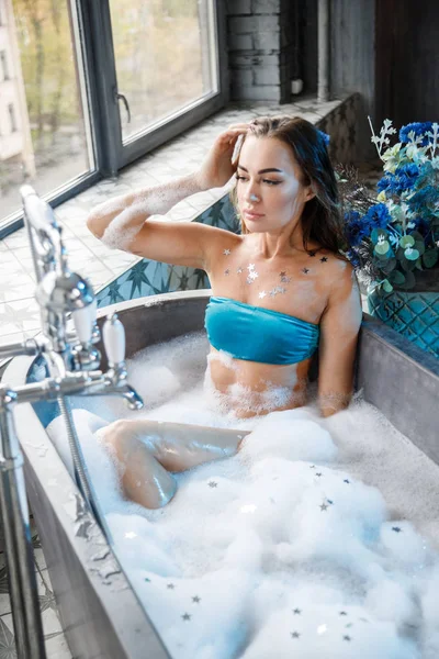 Close Portret Van Schoonheid Jonge Vrouw Blauwe Lingerie Het Nemen — Stockfoto