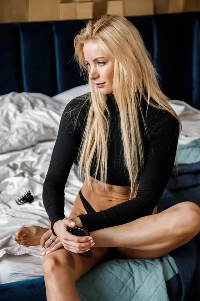 Mooie Fitness Blonde Poseren Kamer Interieur Studio Shot Van Sexy — Stockfoto