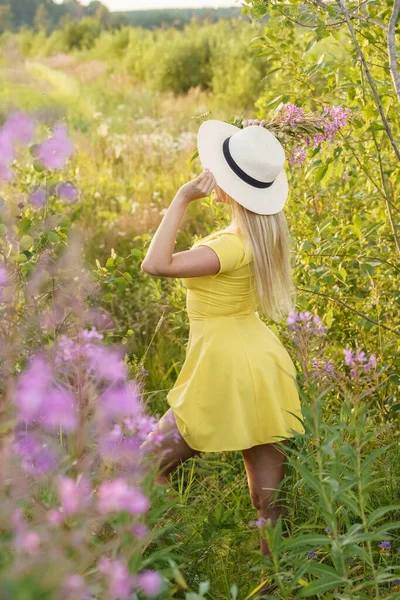 Outdoors Portrait Beauty Blond Woman Summer Clothes Young Model Hat — Stock Photo, Image