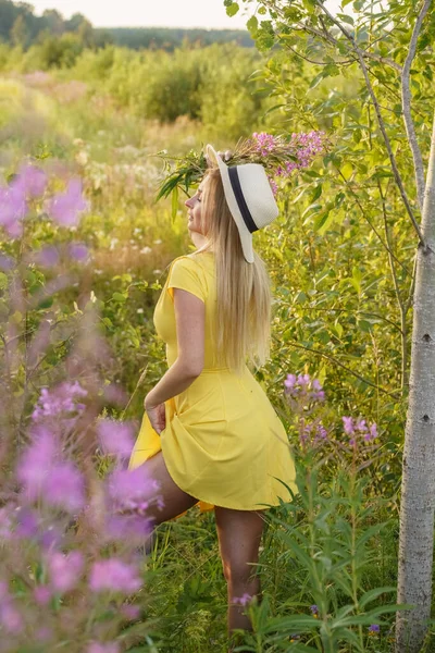 Livre Retrato Mulher Loira Beleza Roupas Verão Modelo Jovem Chapéu — Fotografia de Stock