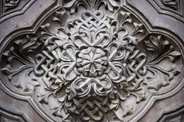 tapınağın kapısında antika süs