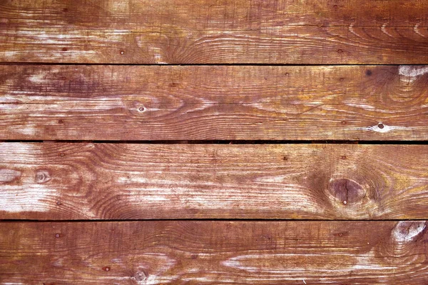 Текстура мокрого деревянного поддона из четырех досок. фрагмент деревянного забора — стоковое фото