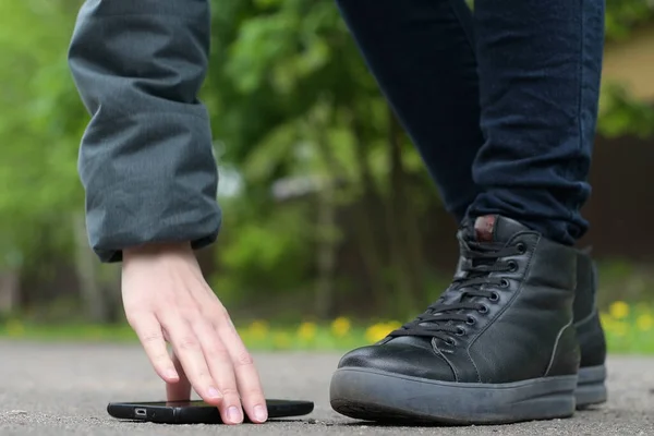 Girl Finds Smartphone Street Picks Asphalt Close Face — Stock Photo, Image