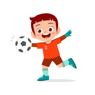Mutlu çocuk kaleci olarak futbol oynuyor.