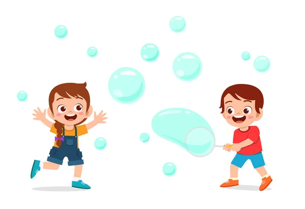 Aranyos fiú és lány fúj buborék — Stock Vector