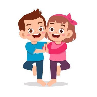 Küçük tatlı çocuk ve kız yoga pozu veriyor.