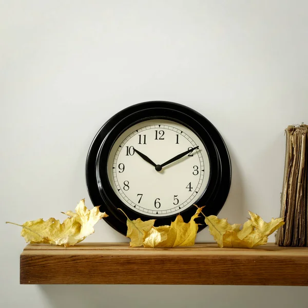 Big Clock Wooden Shelf Plain Gray Wall Autumn Background Empty — Stock Photo, Image