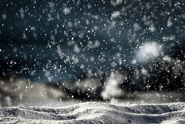 Sneeuwwitte Glinsterende Glanzende Winternacht Landschap Met Vallende Sneeuwvlokken Oppervlak Voor — Stockfoto