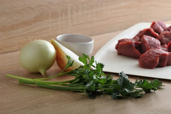 Juego Para Cocinar Carne Picada Trozos Carne Una Bandeja Blanca — Foto de Stock