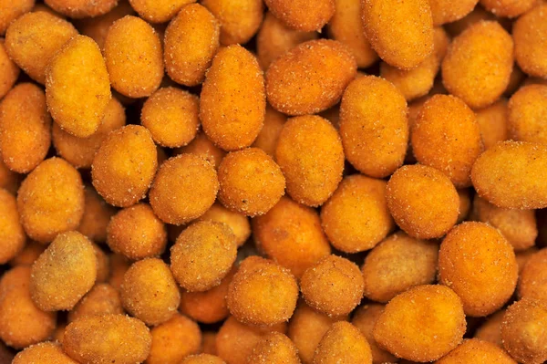 Gevrek bir kabuk içinde yer fıstığı tüm uzay çerçevesi işgal. Arka plan görüntüsü. Yukarıdan görüntüleyin. Close. Makro fotoğrafçılık.