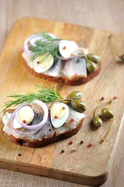 Sandwiches Herring Onions Capers Quail Eggs Traditional Dutch Snack Light — Stock Photo, Image