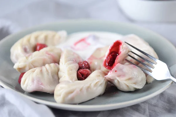 Dumplings Cherries Sour Cream Half Dumplings Impaled Fork Light Background — Stock Photo, Image