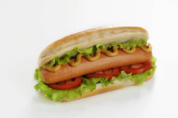 Hotdog Sfondo Bianco Ripieno Hot Dog Consiste Salsiccia Lattuga Fette — Foto Stock