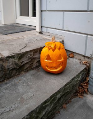 Cadılar Bayramı için oyulmuş kabak