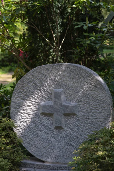 Piatră Funerară Rotundă Mare Cruce — Fotografie, imagine de stoc