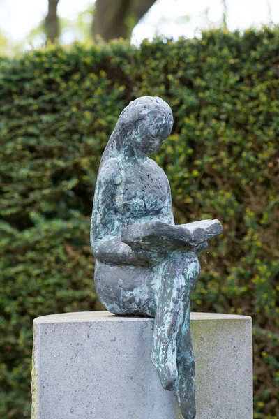 Reading Woman Tombstone — Stock Photo, Image