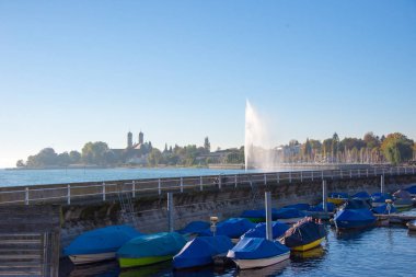 Friedrichshafen limandan çıkıyor.