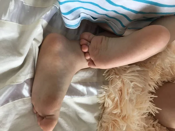 Baby Legs Blanket — Stock Photo, Image