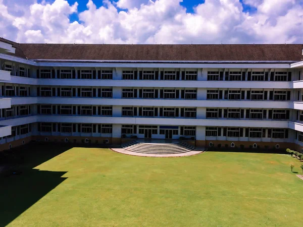 Modern ofis binası Şehir Parkı.